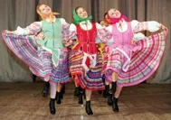 Matriochkas russes peintes, poupees gigognes traditionnelles en bois